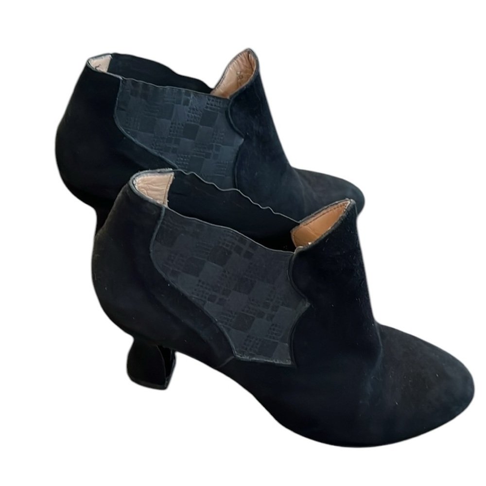 Carlo Pazolini Italian Suede Chelsea Bootie Size 6.5